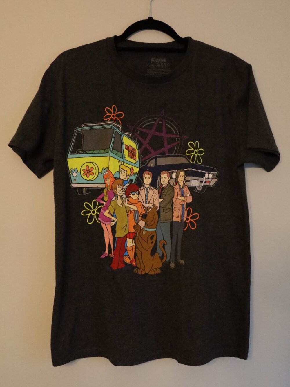 Warner Bros. Scooby-Doo x Supernatural Crossover T-Shirt Size M